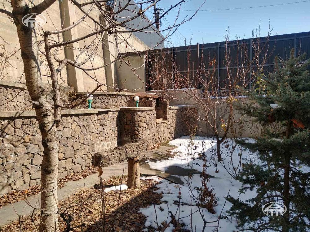 Գրասենյակ · 218 մ² · Կենտրոն