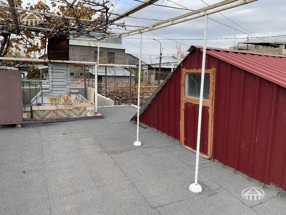 House · 4 rooms · 256 m² · Ajapnyak