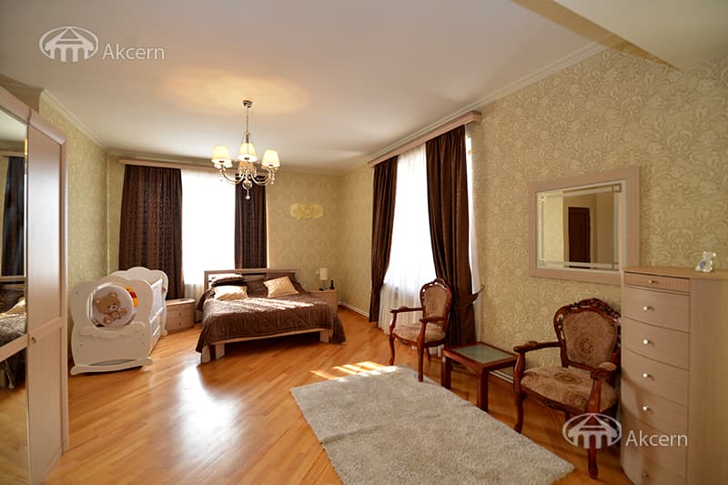 Mansion · 6 rooms · 280 m² · v. Arinj