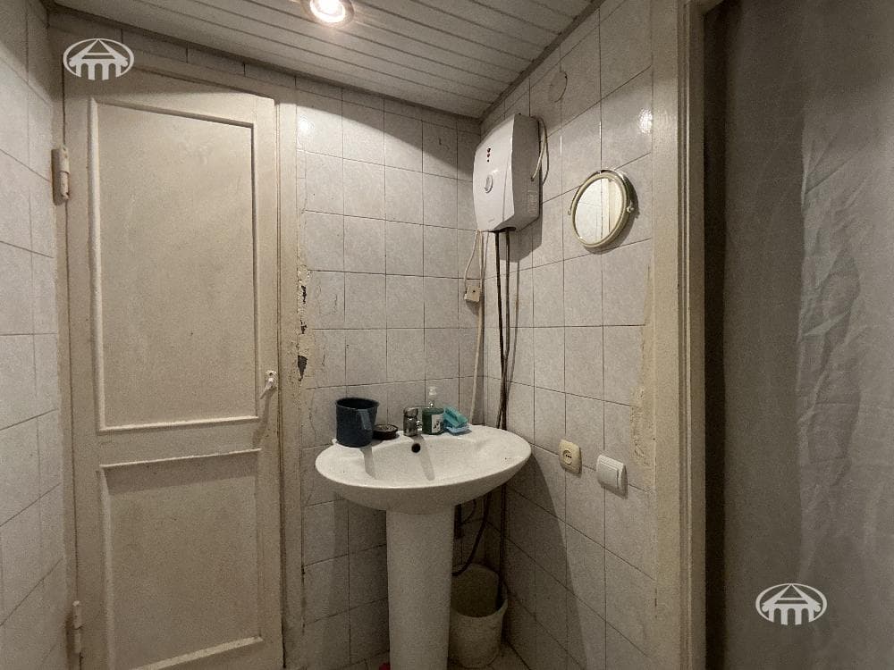 Գրասենյակ · 200 մ² · Կենտրոն