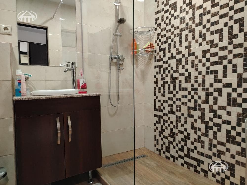 Квартира · 2 комн. · 65 м² · Кентрон