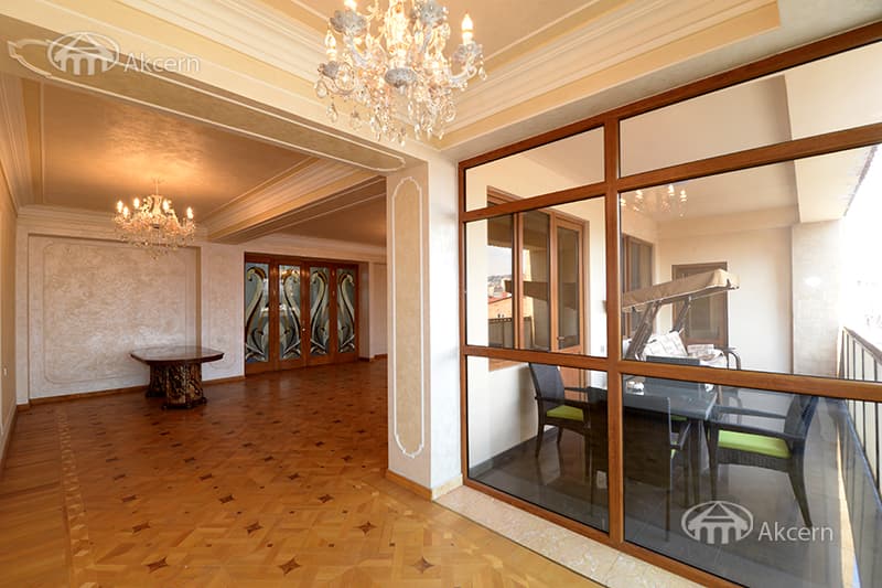 Apartment · 4 rooms · 240 m² · Kentron