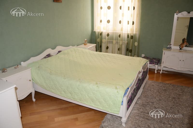 Առանձնատուն · 7 սեն. · 330 մ² · Կենտրոն