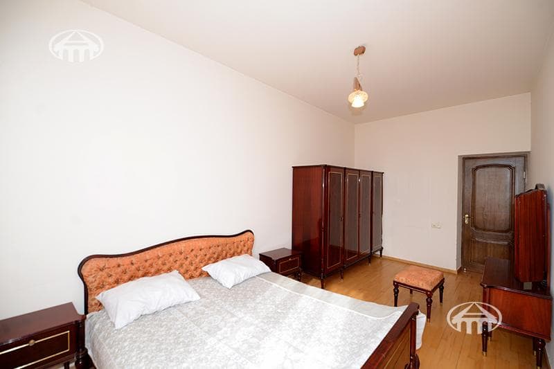House · 6 rooms · 273 m² · Arabkir