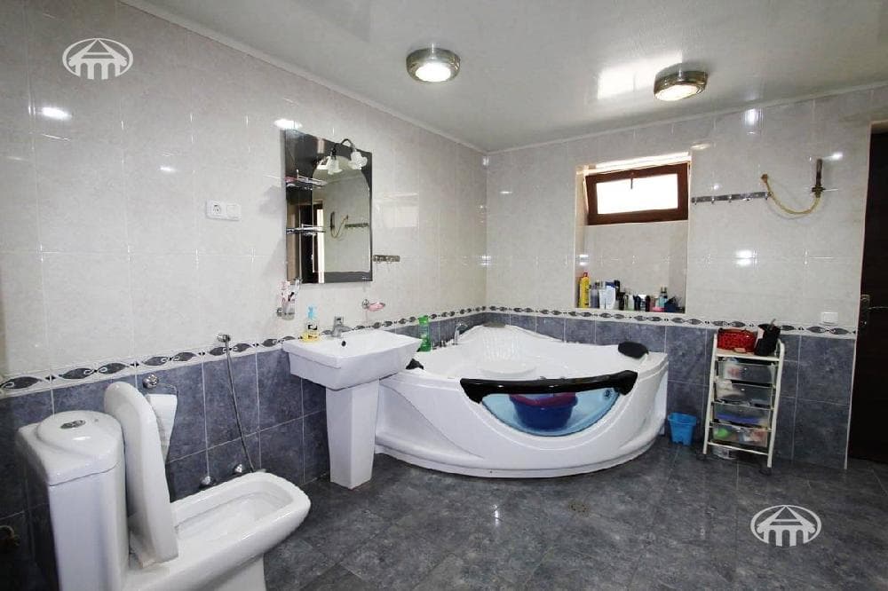 Mansion · 5 rooms · 681 m² · Nor Nork