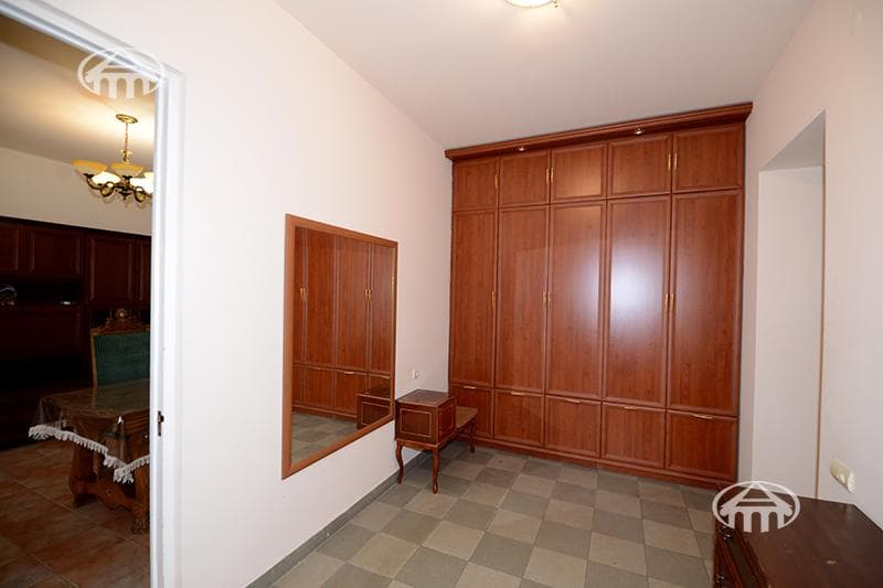 House · 6 rooms · 273 m² · Arabkir