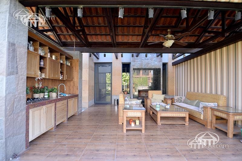 Mansion · 5 rooms · 1,014 m² · Vahagni