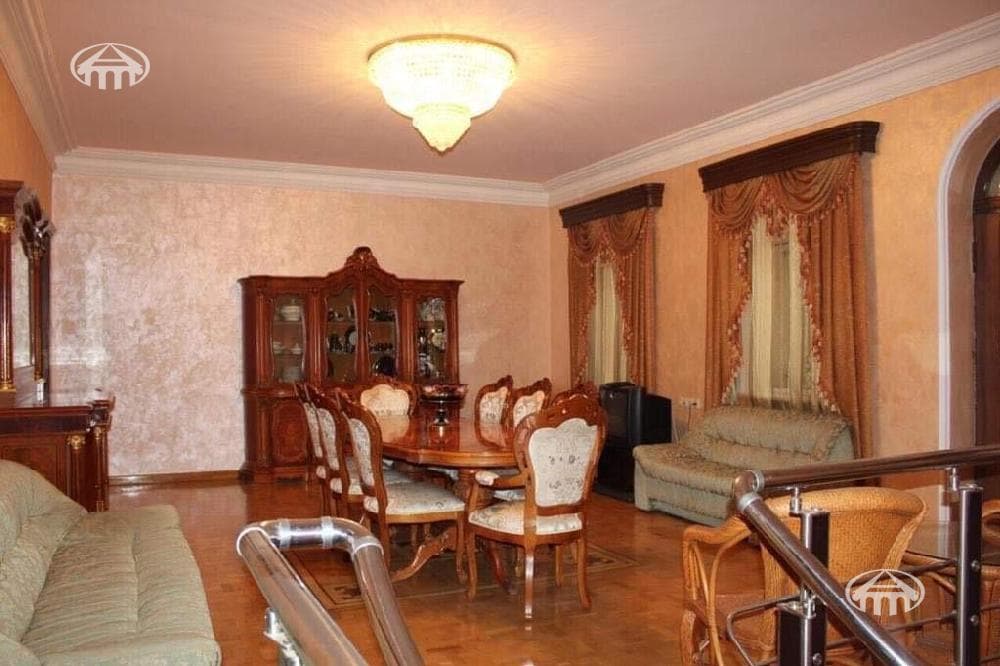 Առանձնատուն · 7 սեն. · 330 մ² · Էրեբունի