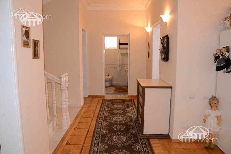 Mansion · 7 rooms · 560 m² · Kentron