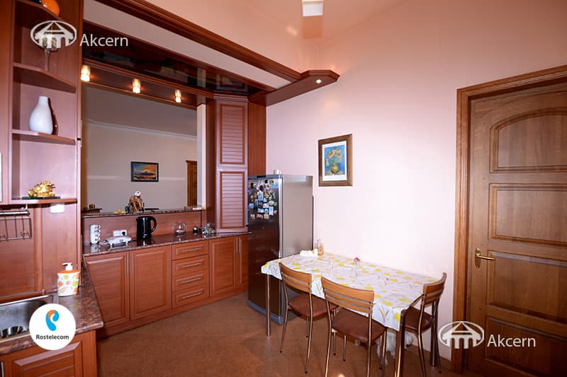 Apartment · 5 rooms · 350 m² · Kentron