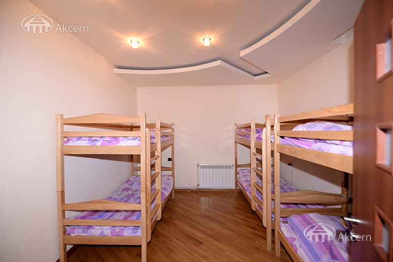 Հյուրանոց · 240 մ² · Կենտրոն