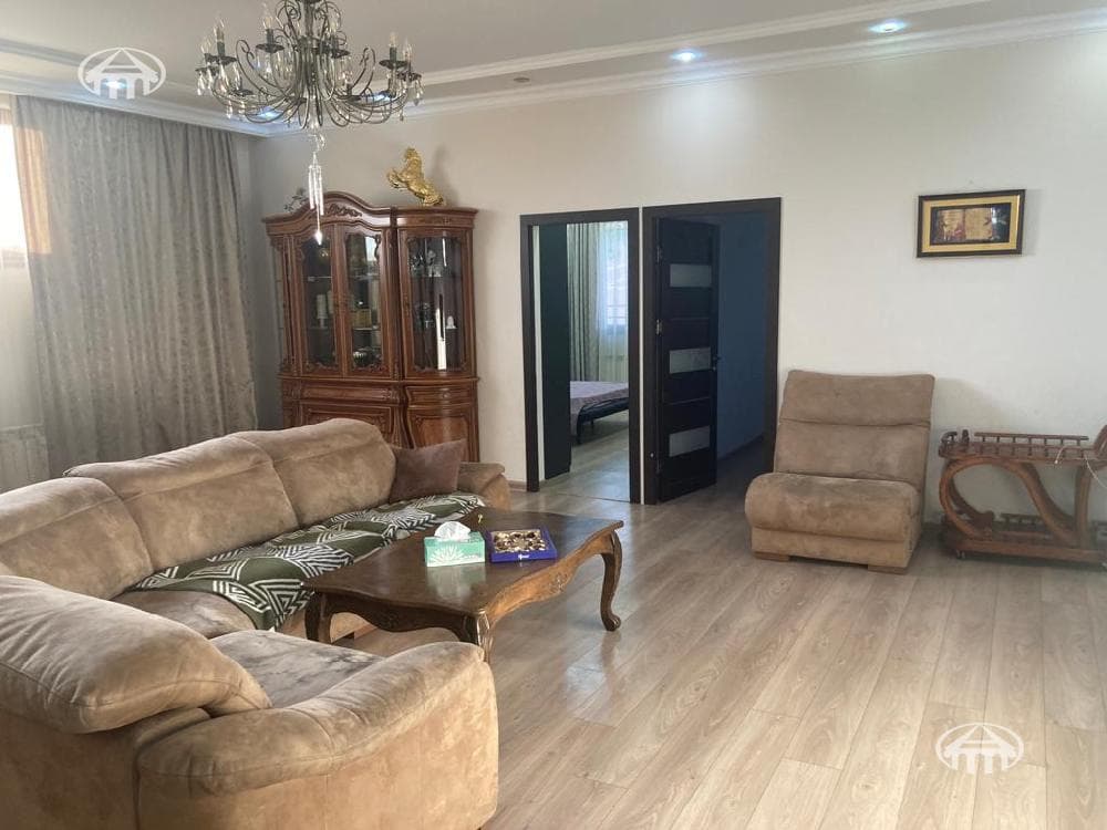 House · 5 rooms · 310 m² · Erebuni