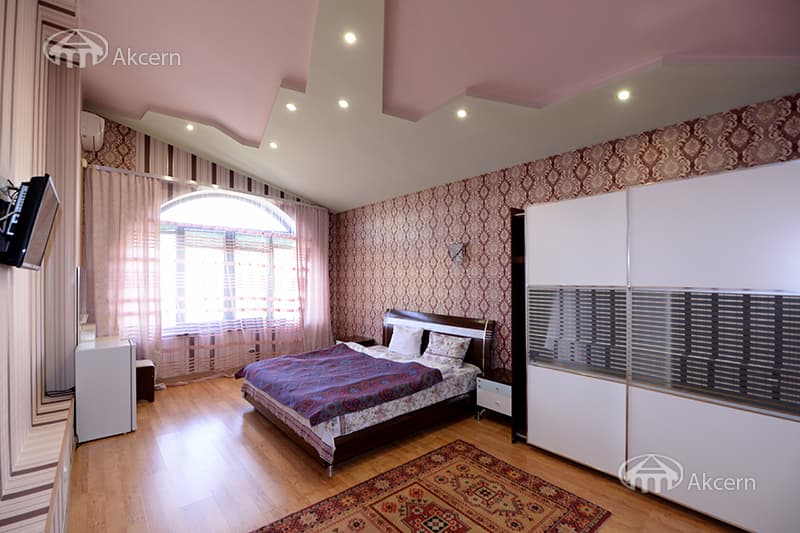 Дом · 5 комн. · 540 м² · Кентрон