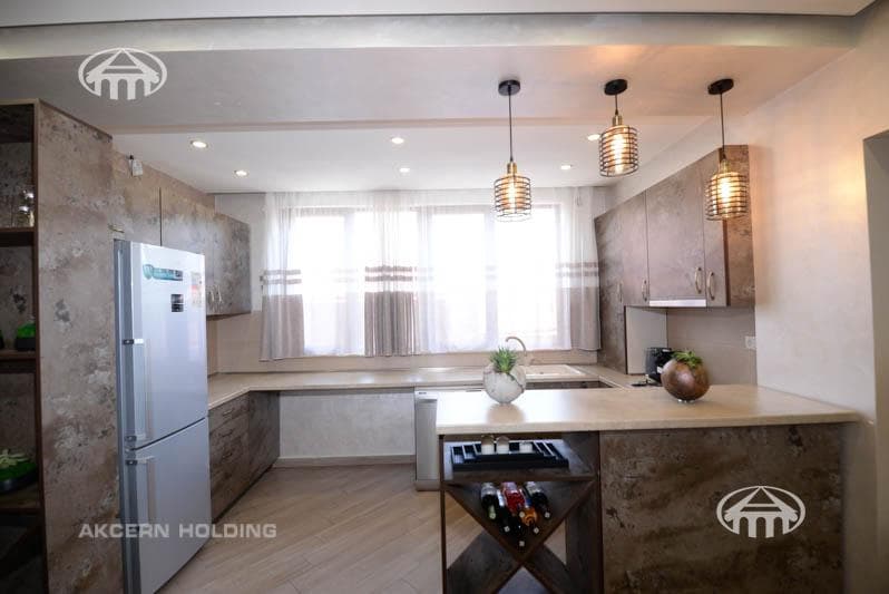 Apartment · 3 rooms · 104 m² · Kentron