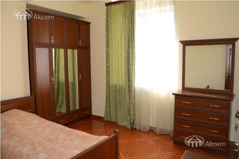 Apartment · 3 rooms · 91 m² · Kentron