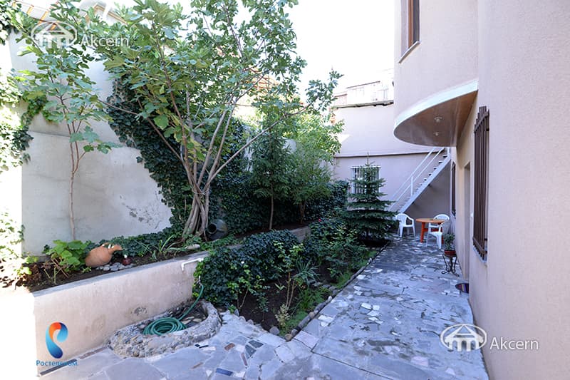 House · 3 rooms · 90 m² · Kentron