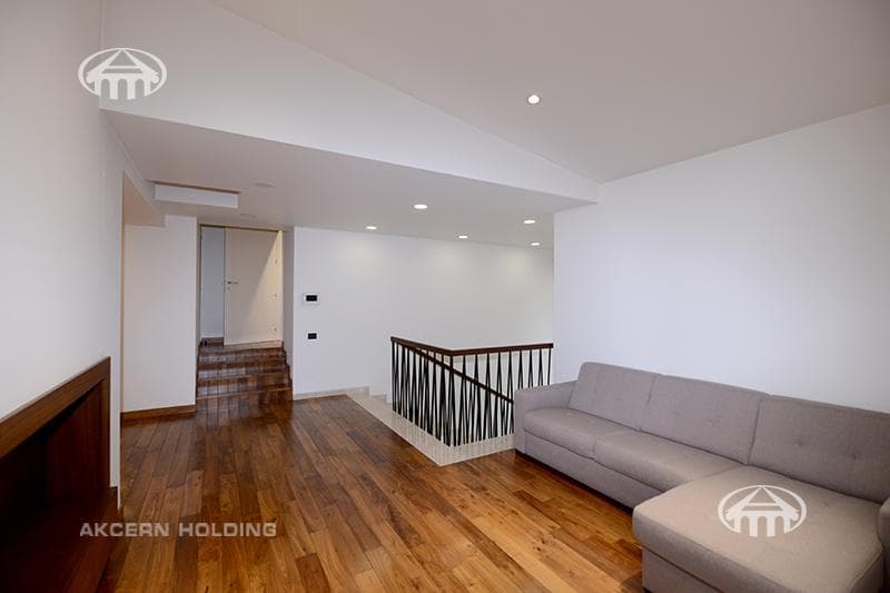 Mansion · 5 rooms · 777 m² · Avan