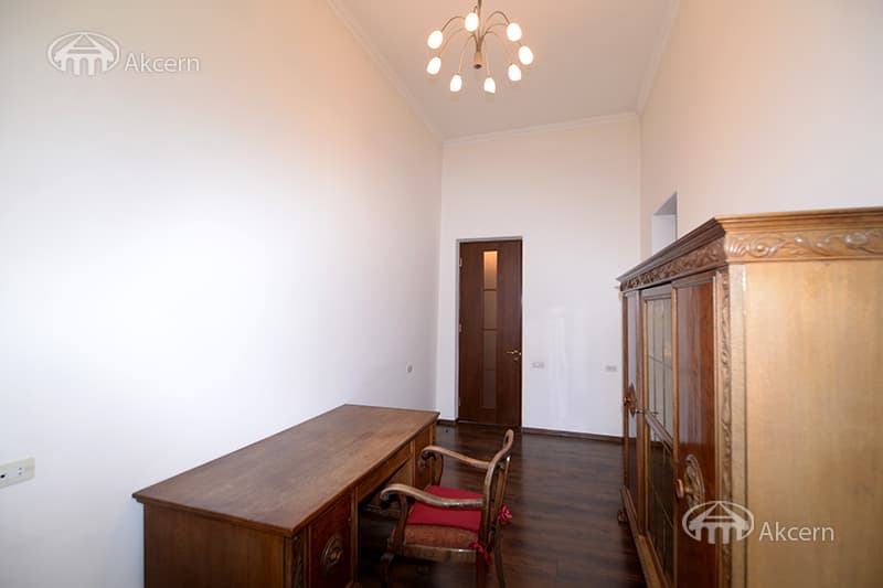 Apartment · 4 rooms · 125 m² · Kentron