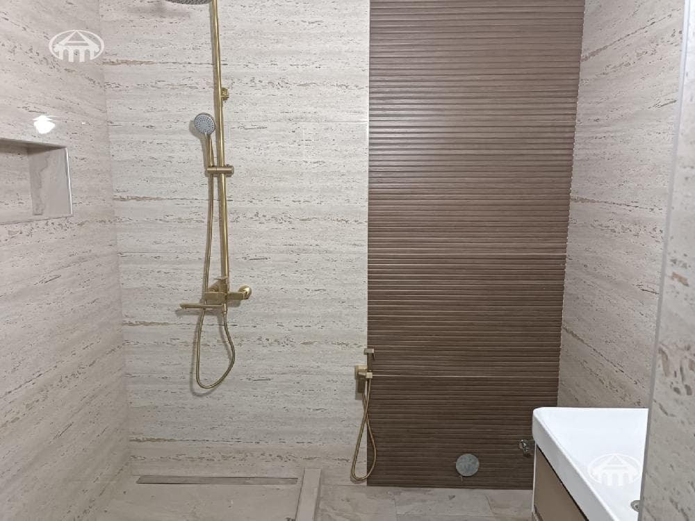 Բնակարան · 2 սեն. · 72 մ² · Կենտրոն