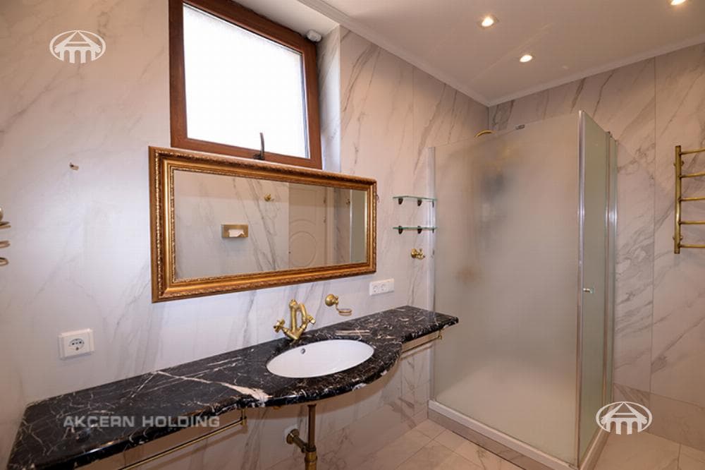 Apartment · 4 rooms · 176 m² · Kentron
