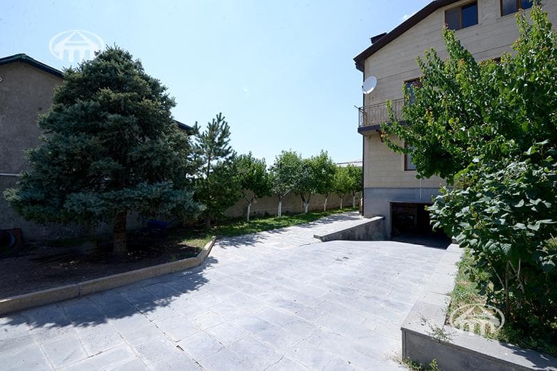Mansion · 8 rooms · 607.5 m² · Qasax