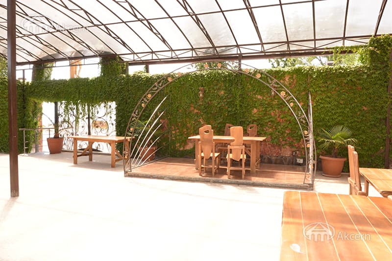 Ресторан · 1 200 м² · Эребуни