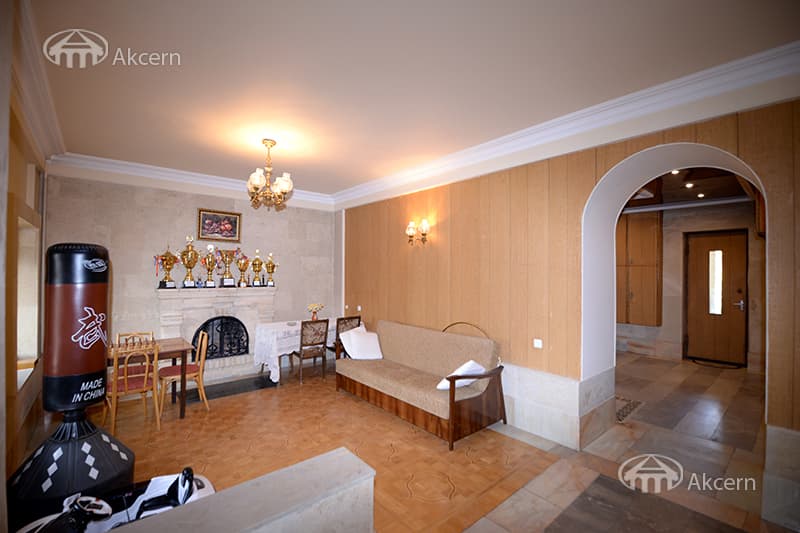 Առանձնատուն · 7 սեն. · 346 մ² · Կենտրոն