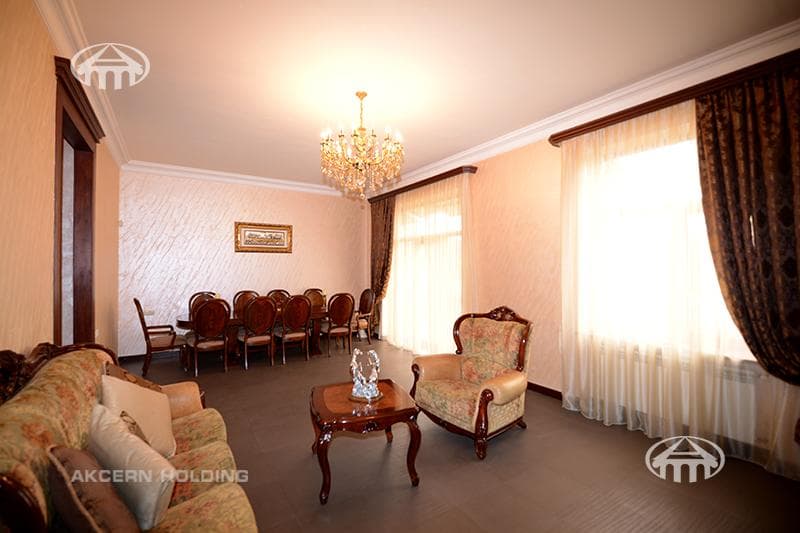 Особняк · 9 комн. · 650 м² · Аджапняк