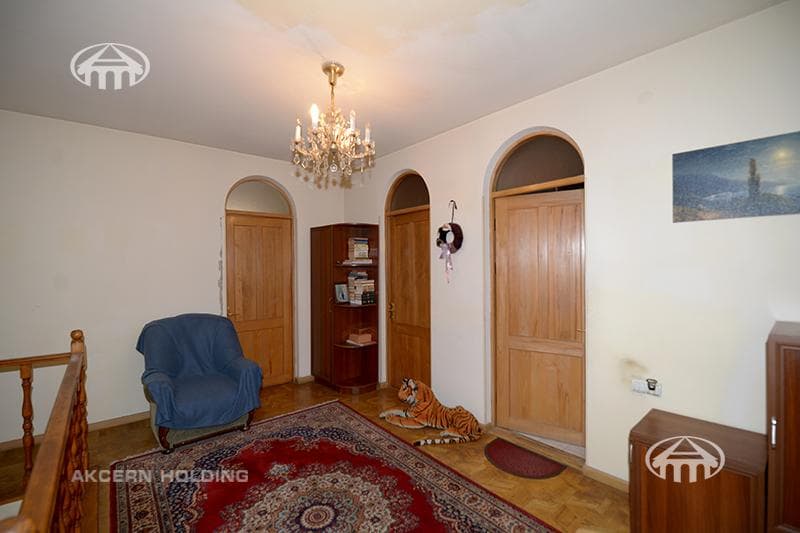 House · 5 rooms · 220 m² · Arabkir