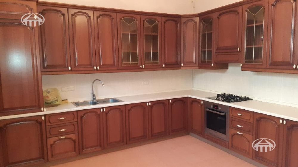 Дом · 5 комн. · 301 м² · Кентрон
