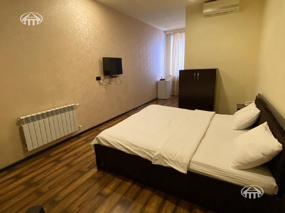 Hotel · 8 rooms · 585 m² · Arabkir