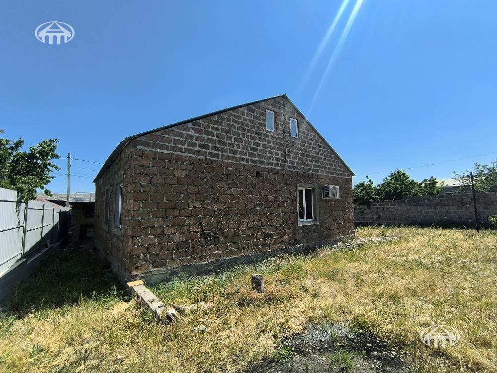 Mansion · 4 rooms · 104 m² · Arinj