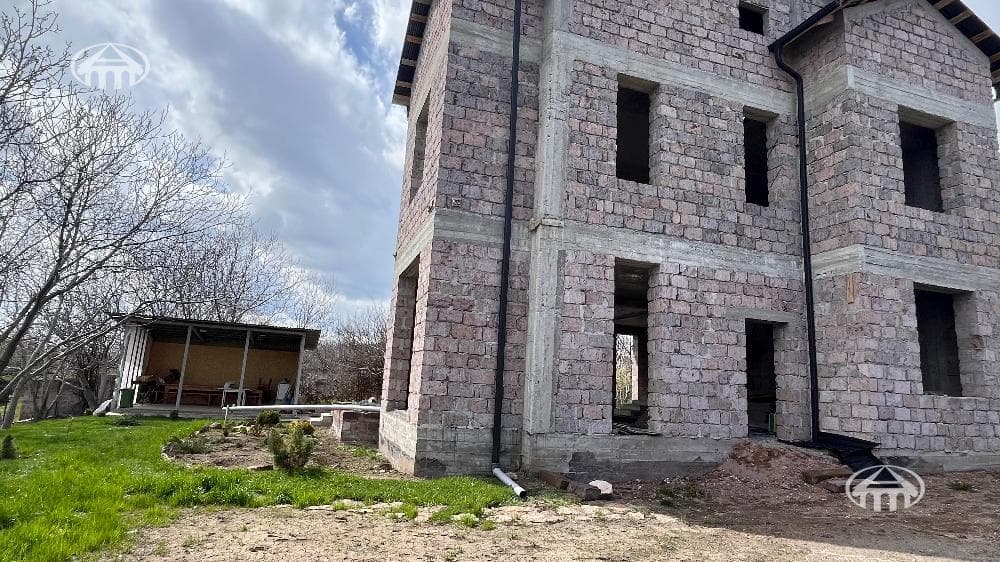 Առանձնատուն · 200 մ² · Բյուրական