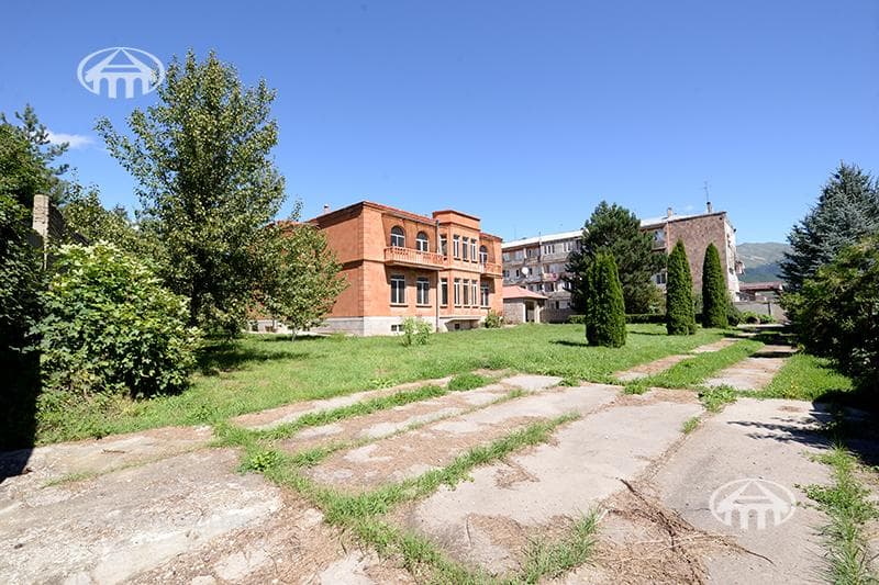 Առանձնատուն · 9 սեն. · 887 մ² · Վանաձոր — Լուսանկար 2 / 18