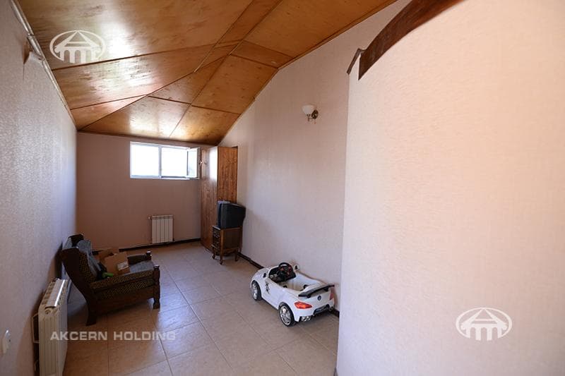 Mansion · 5 rooms · 209 m² · Kentron