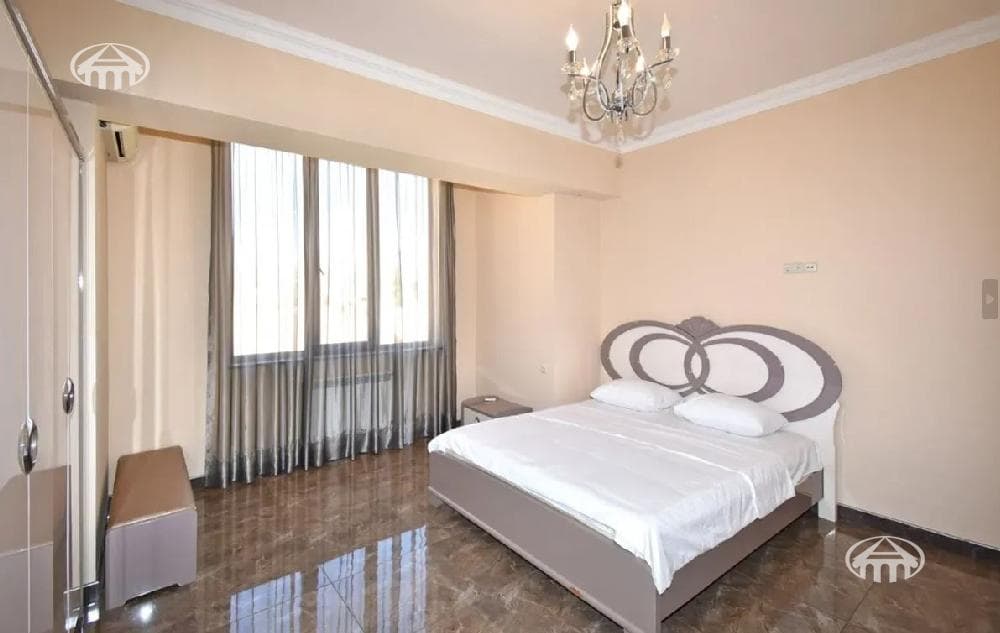 Բնակարան · 5 սեն. · 370 մ² · Կենտրոն — Լուսանկար 15 / 22