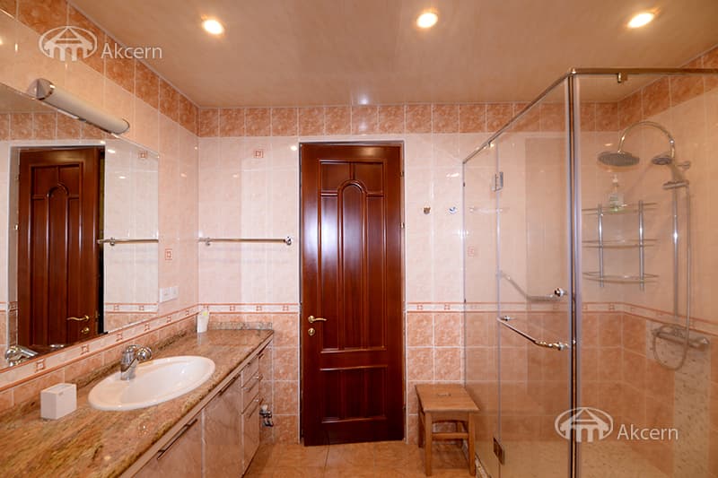 Квартира · 4 комн. · 186 м² · Кентрон