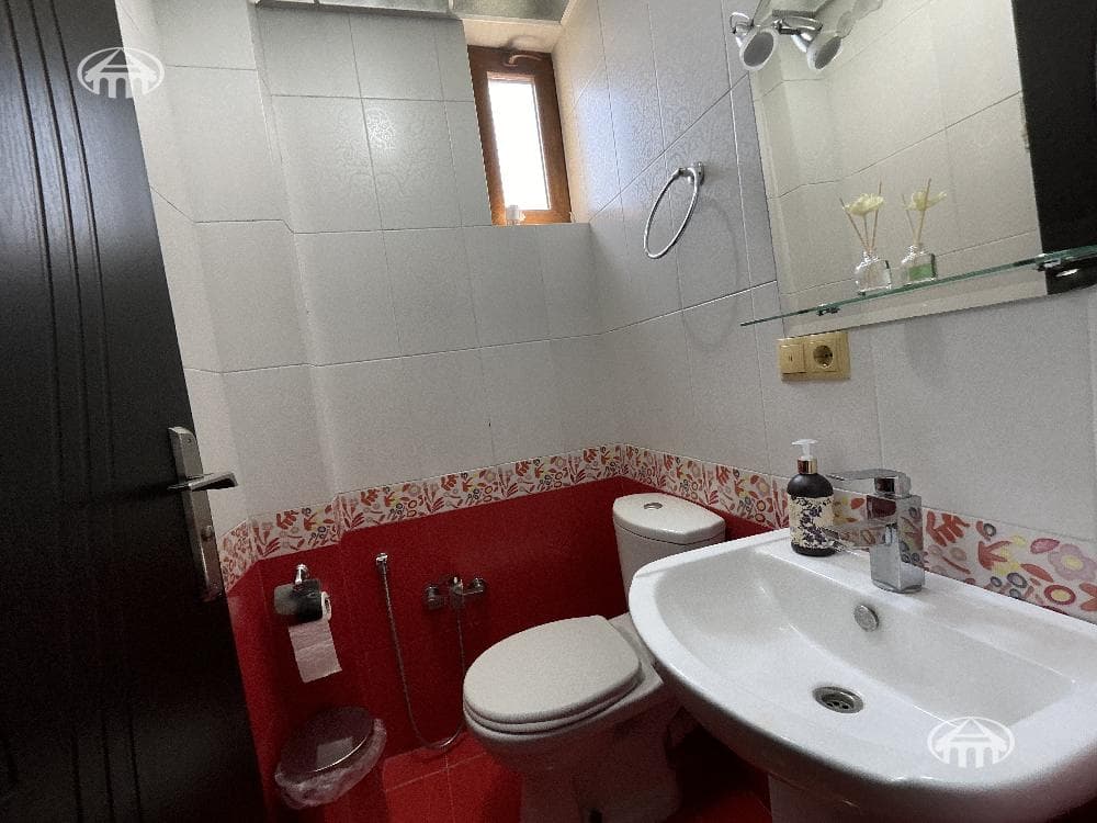 Квартира · 4 комн. · 115 м² · Кентрон