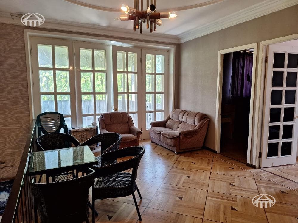 House · 6 rooms · 173 m² · Saghmosavan