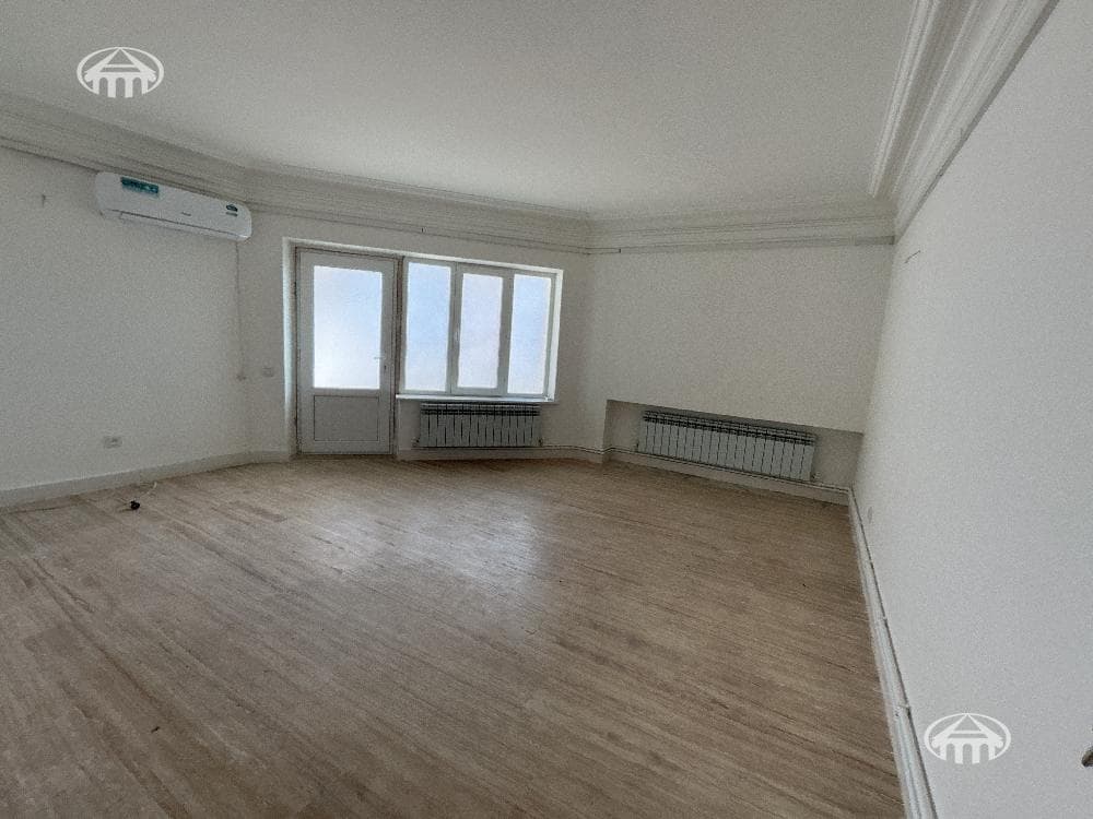 Hotel · 9 rooms · 956 m² · Kentron