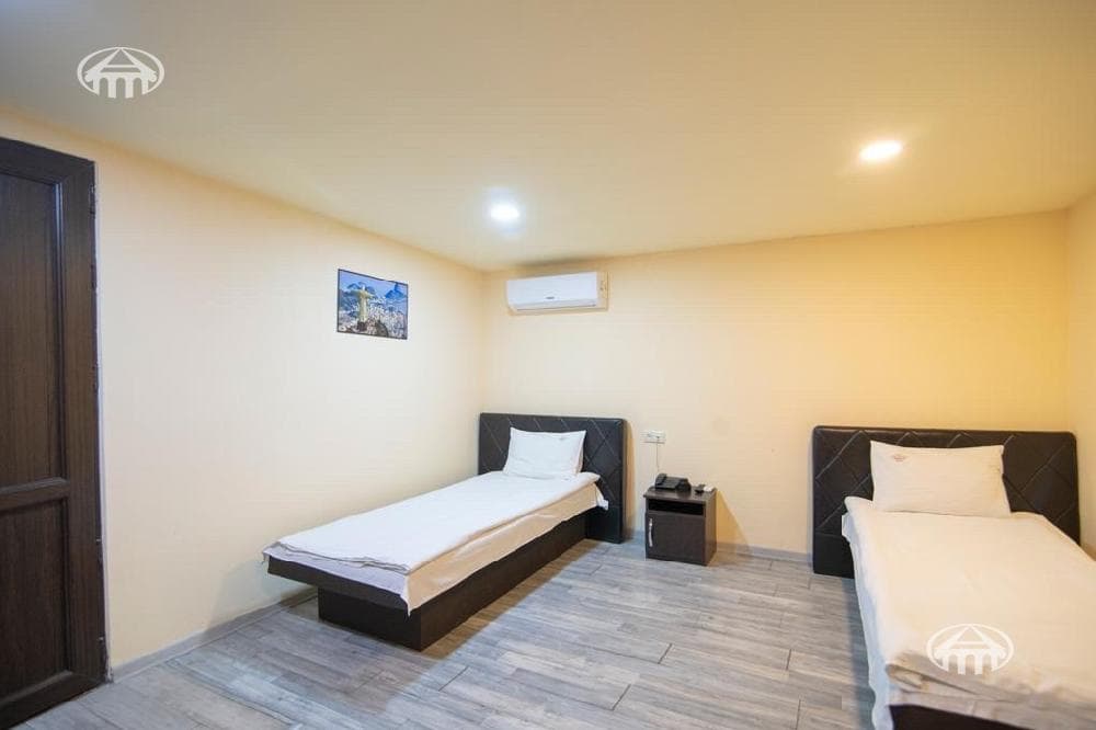 Hotel · 8 rooms · 585 m² · Arabkir