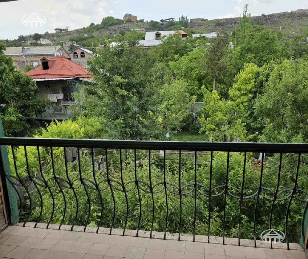 Ամառանոց · 4 սեն. · 188 մ² · Պտղնի