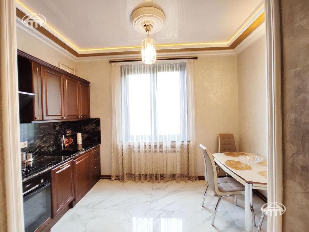 Apartment · 3 rooms · 86 m² · Kentron