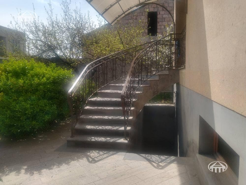 Առանձնատուն · 5 սեն. · 401 մ² · Էրեբունի