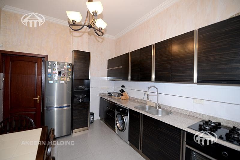 Особняк · 9 комн. · 650 м² · Аджапняк