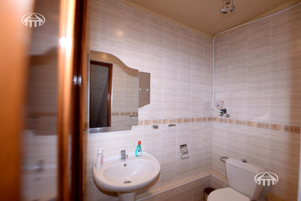 Սեփական տուն · 4 սեն. · 285 մ² · Էրեբունի