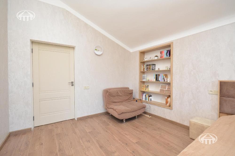 Особняк · 4 комн. · 272 м² · Птгни