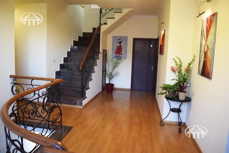 Hotel · 7 rooms · 328 m² · Arabkir