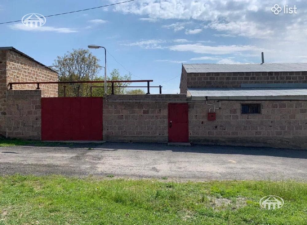 Առանձնատուն · 4 սեն. · 228 մ² · Եղվարդ