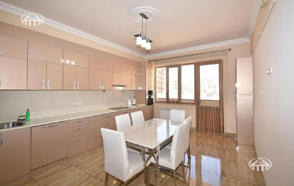 Բնակարան · 5 սեն. · 370 մ² · Կենտրոն — Լուսանկար 7 / 22